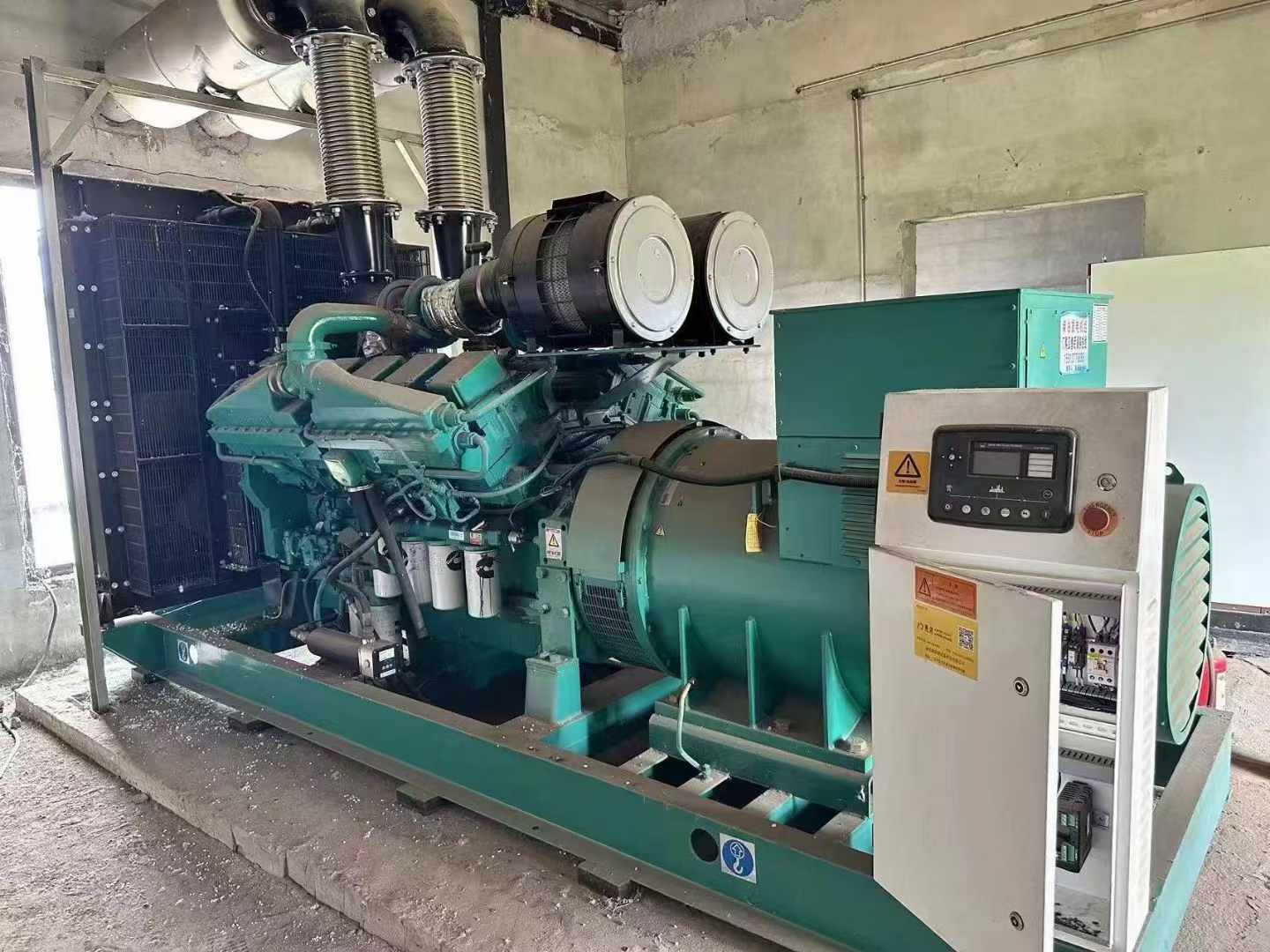 施秉无功补偿装置的性能评估需要考虑哪些因素？