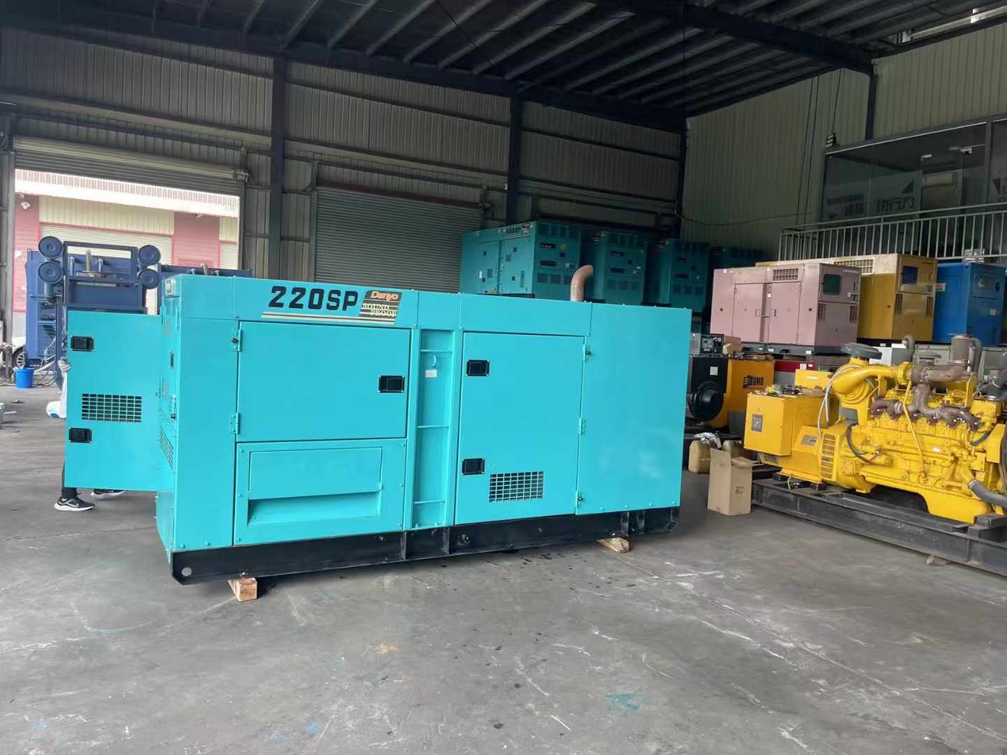 施秉柴油发电机组长期不间断运行时，如何监控其温度和压力？